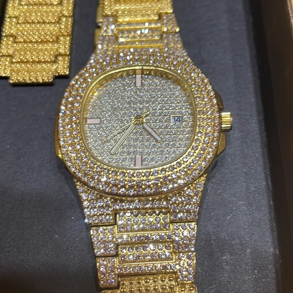 Bling gold watch - Picture 2 of 4